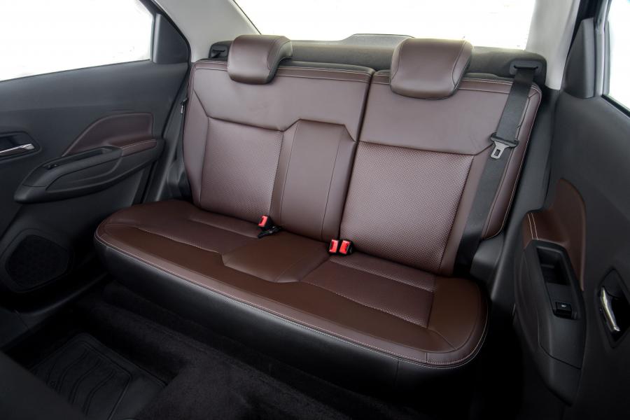 Интерьер Chevrolet Cobalt Elite 2016 года  (фото 13 из 31)
